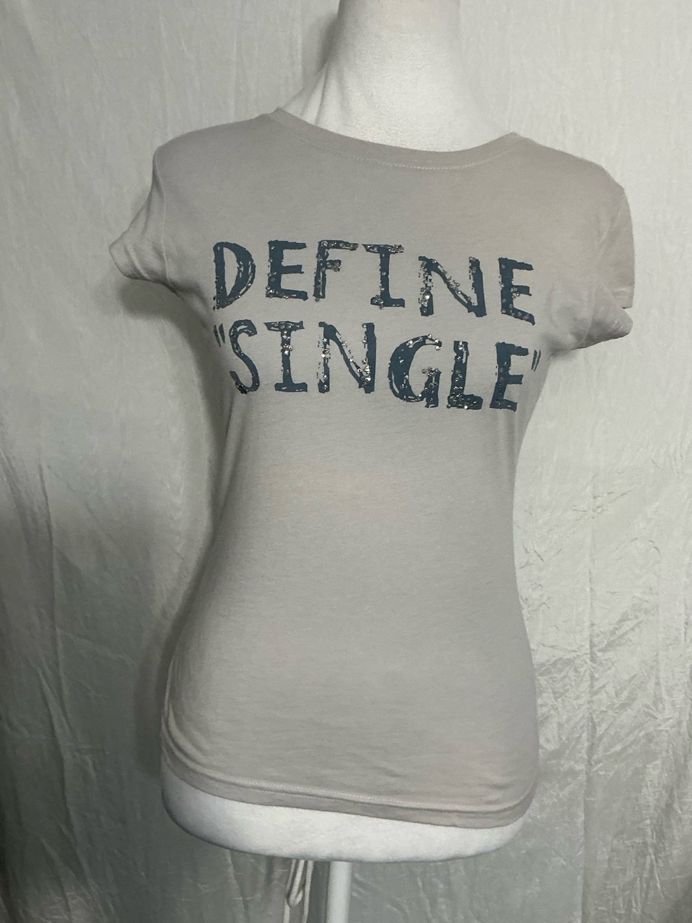 Wet Seal 'DEFINE "SINGLE"' Graphic Tank Top - Light Gray with Navy Print